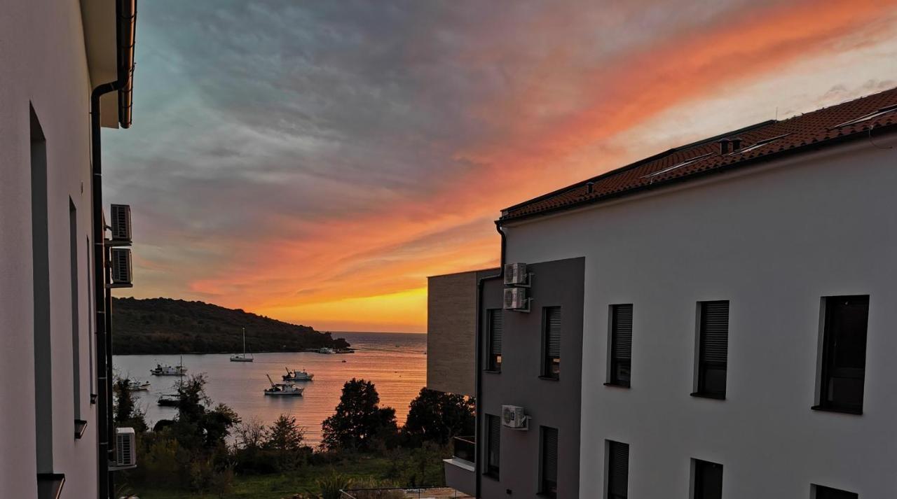 Black Pearl - Luxury Seaside App With Pool & Bbq, Istra Appartamento