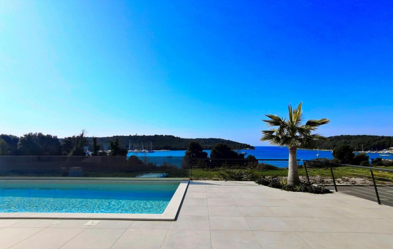 Black Pearl - Luxury Seaside App With Pool & Bbq, Istra * Banjole