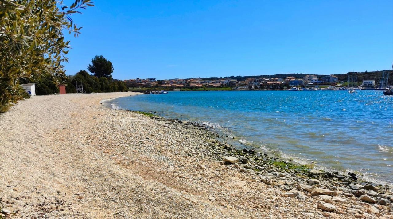 Appartamento Black Pearl - Luxury Seaside App With Pool & Bbq, Istra