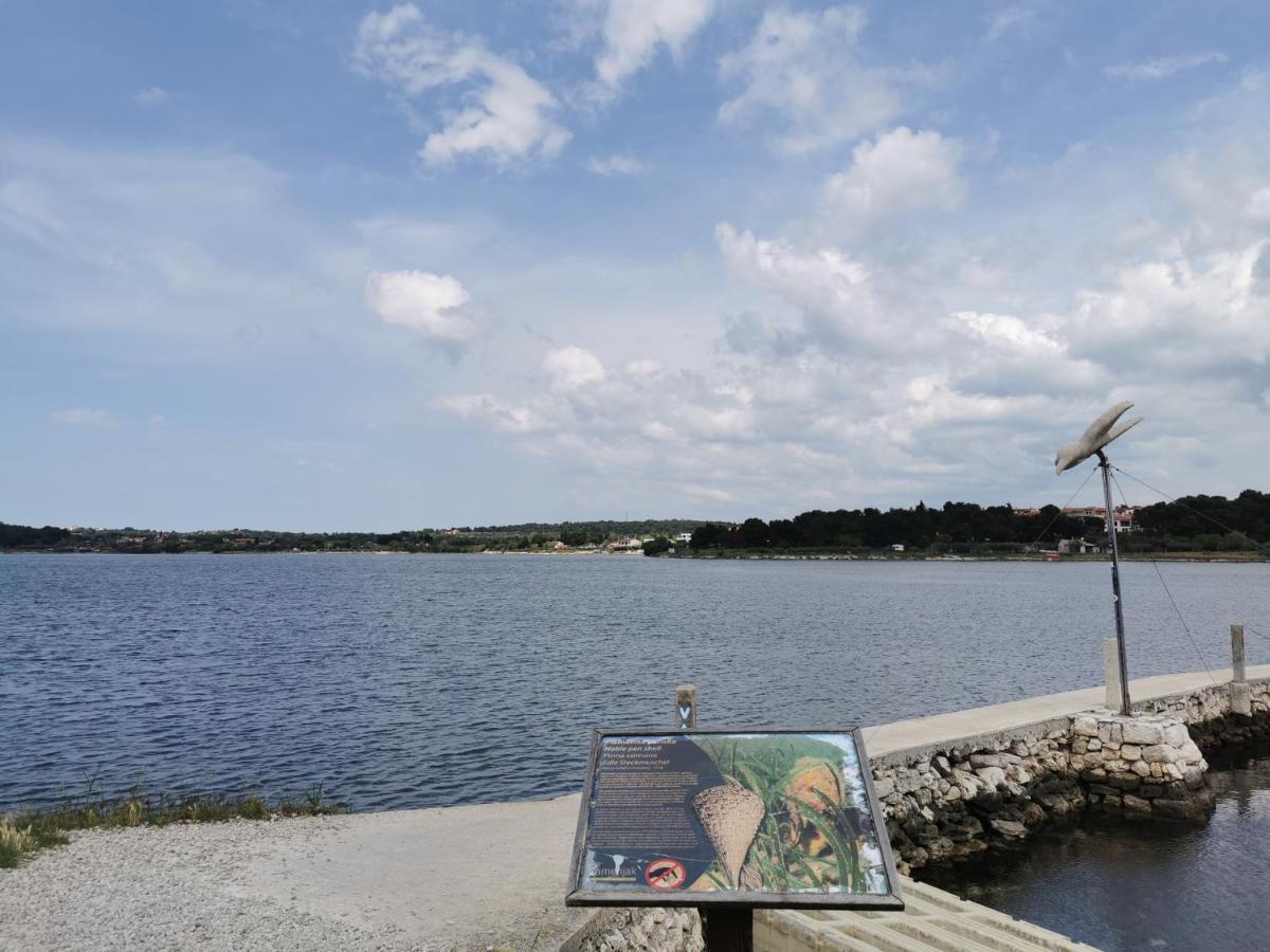 Black Pearl - Luxury Seaside App With Pool & Bbq, Istra * Banjole