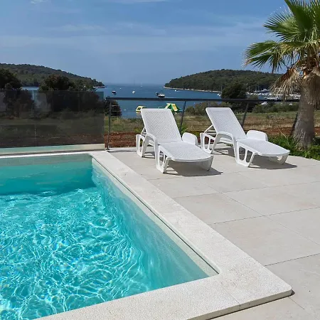 Black Pearl - Luxury Seaside App With Pool & Bbq, Istra Banjole Exterior photo