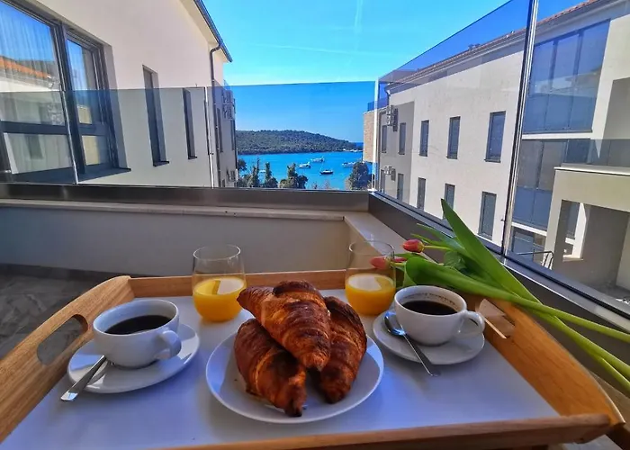 Black Pearl - Luxury Seaside App With Pool & Bbq, Istra