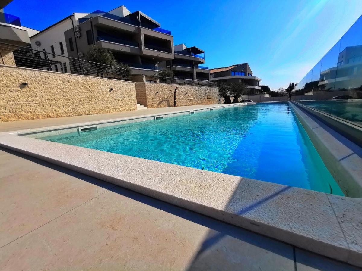 Apartment Black Pearl - Luxury Seaside App With Pool & Bbq, Istra *