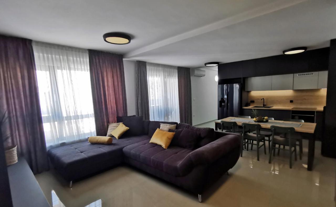 Black Pearl - Luxury Seaside App With Pool & Bbq, Istra Banjole