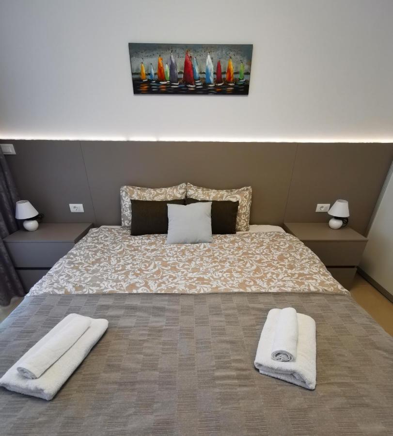 Black Pearl - Luxury Seaside App With Pool & Bbq, Istra Apartment