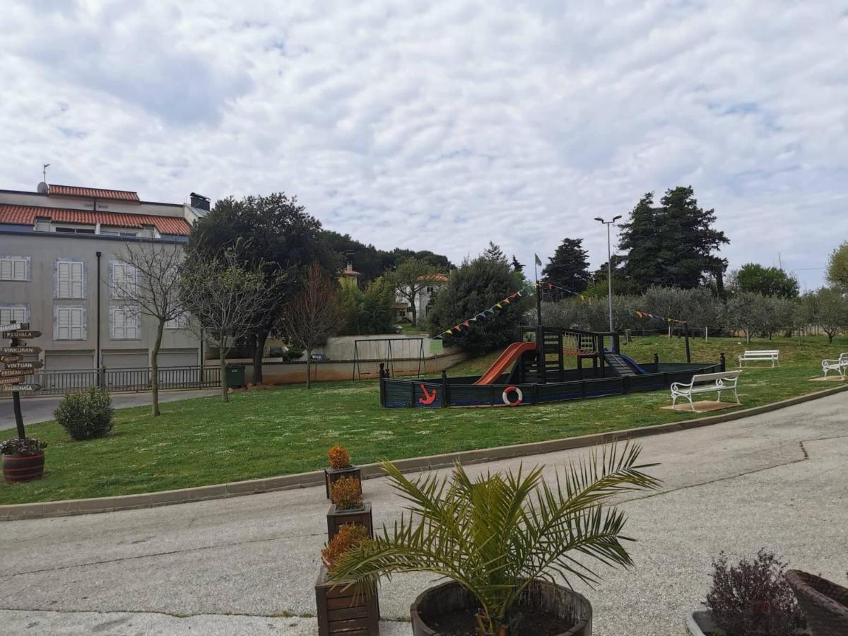 Apartment Black Pearl - Luxury Seaside App With Pool & Bbq, Istra