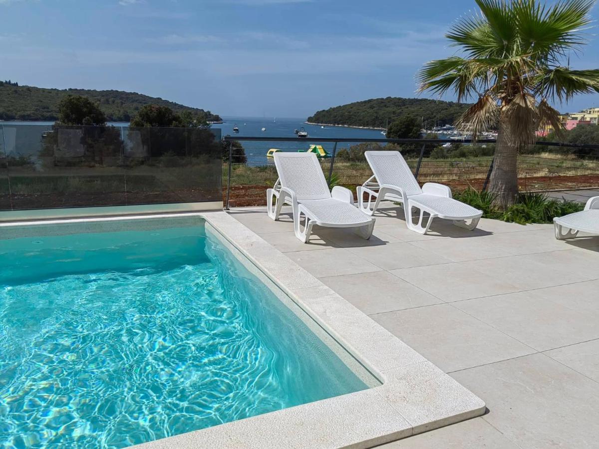Black Pearl - Luxury Seaside App With Pool & Bbq, Istra Apartment Banjole