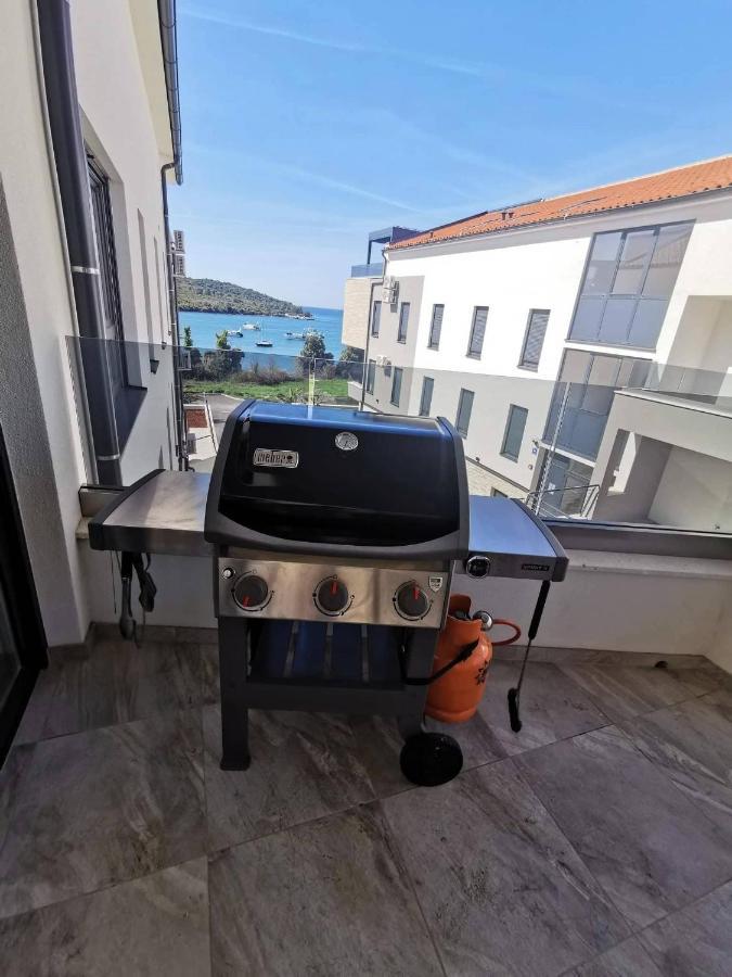 Apartment Black Pearl - Luxury Seaside App With Pool & Bbq, Istra Banjole