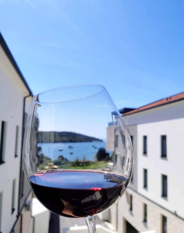 Black Pearl - Luxury Seaside App With Pool & Bbq, Istra Apartment Banjole