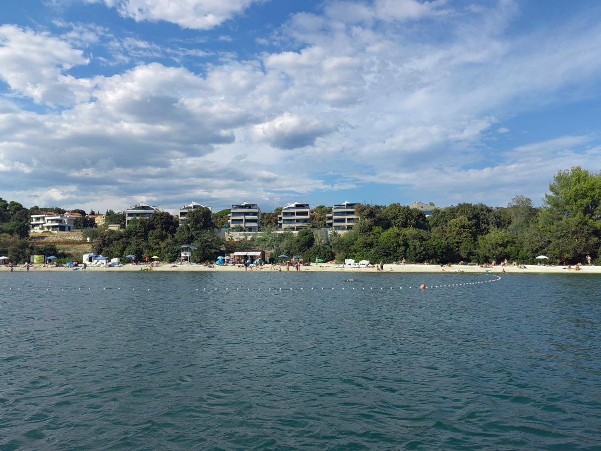 Black Pearl - Luxury Seaside App With Pool & Bbq, Istra Banjole